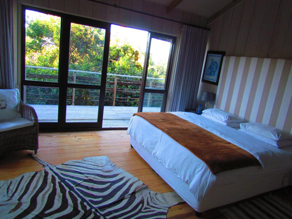 Plettenberg Bay Game Reserve: The Baroness Safari Lodge Room photo