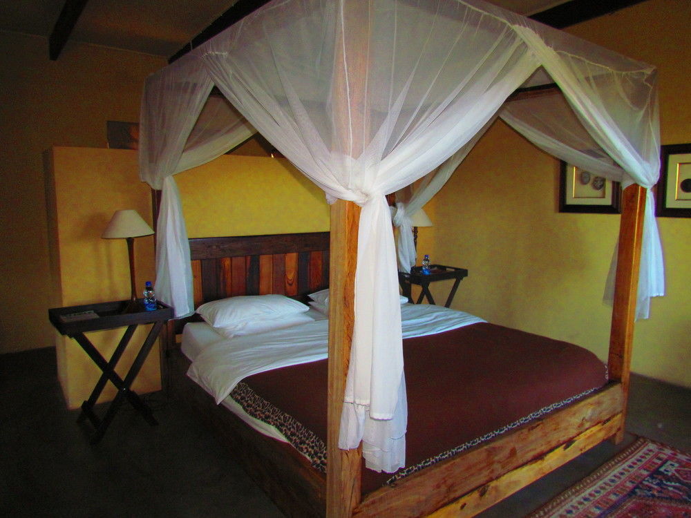 Plettenberg Bay Game Reserve: The Baroness Safari Lodge Exterior photo