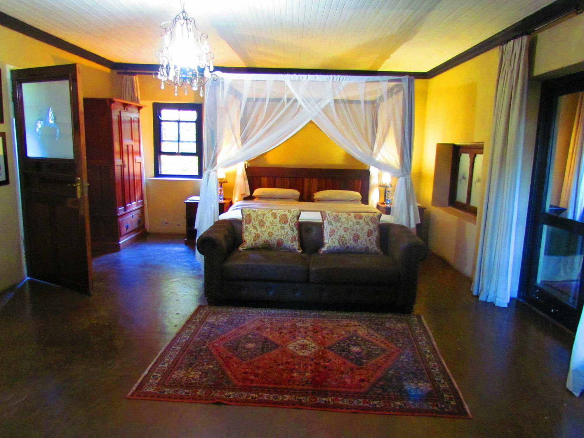 Plettenberg Bay Game Reserve: The Baroness Safari Lodge Exterior photo